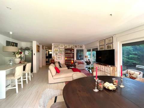 Moradia T3, na Foz com jardim e piscina