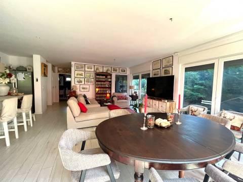 Moradia T3, na Foz com jardim e piscina