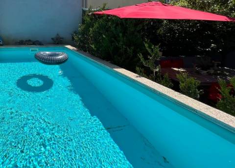 Moradia T3, na Foz com jardim e piscina
