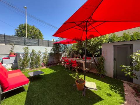 Moradia T3, na Foz com jardim e piscina