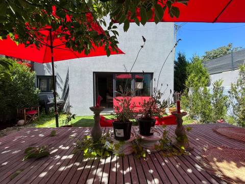 Moradia T3, na Foz com jardim e piscina