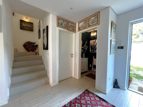 Moradia T3, na Foz com jardim e piscina