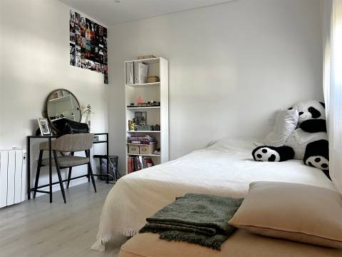 Moradia T3, na Foz com jardim e piscina