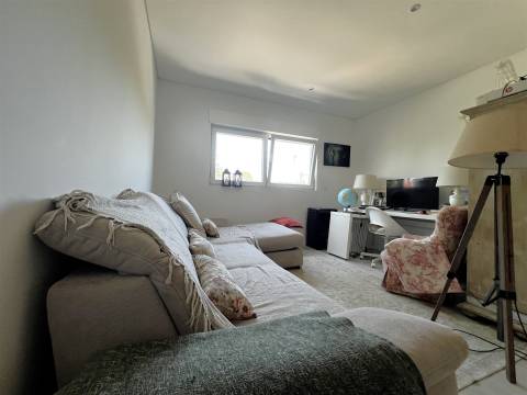 Moradia T3, na Foz com jardim e piscina