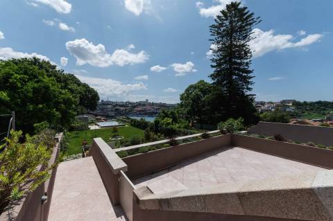 Excelente T2 Duplex com vista de rio em zona histórica