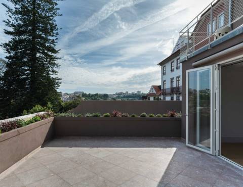 Excelente T2 Duplex com vista de rio em zona histórica