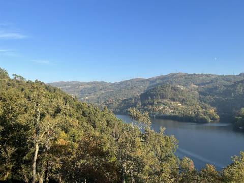 Terreno no Gerês para construção com acesso ao rio e praia fluvial