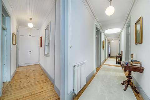 Moradia T5 c/ piscina no norte de Portugal