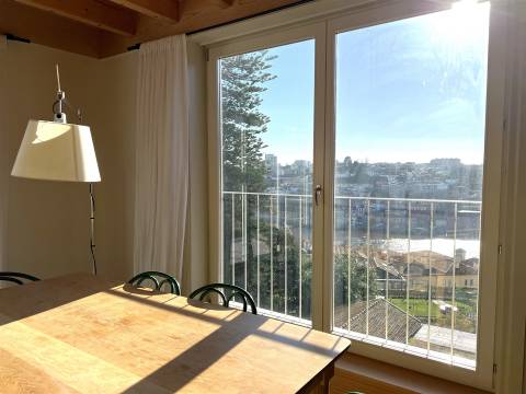 T4 com vista rio em condomínio privado com piscina e jardim