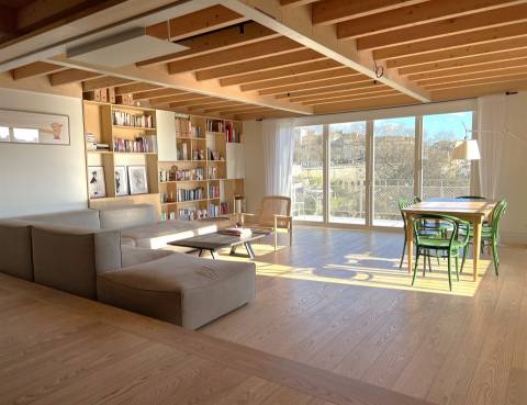 T4 com vista rio em condomínio privado com piscina e jardim