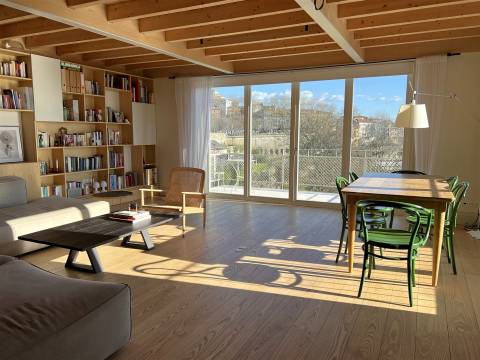 T4 com vista rio em condomínio privado com piscina e jardim