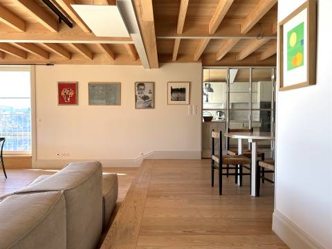 T4 com vista rio em condomínio privado com piscina e jardim