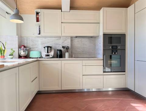 T4 com vista rio em condomínio privado com piscina e jardim