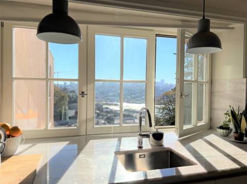 T4 com vista rio em condomínio privado com piscina e jardim