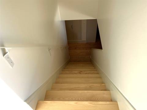 T4 com vista rio em condomínio privado com piscina e jardim