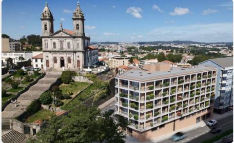 T3 novo c/ varanda na baixa do Porto