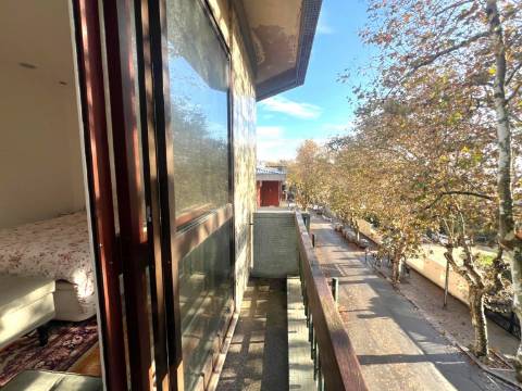 T2 c/ varanda e vista parcial mar na Foz