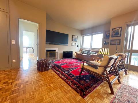 T2 c/ varanda e vista parcial mar na Foz