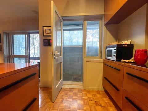 T2 c/ varanda e vista parcial mar na Foz