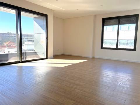 T3 novo junto à Rotunda da Boavista