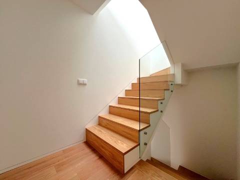 Moradia T3+1 na zona da Vilarinha no Porto