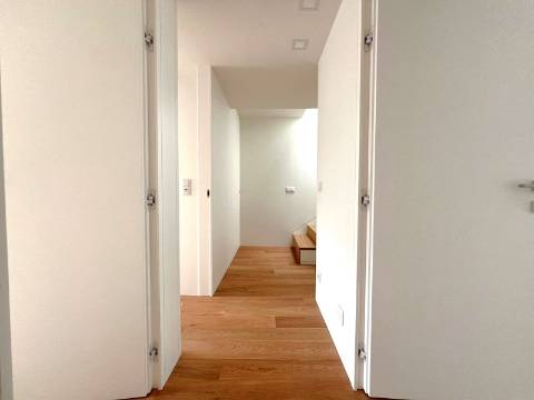 Moradia T3+1 na zona da Vilarinha no Porto