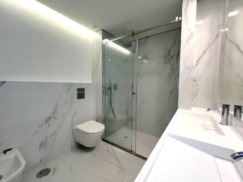 Moradia T3+1 na zona da Vilarinha no Porto