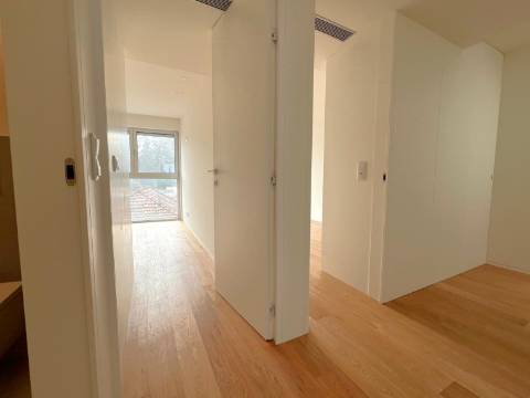 Moradia T3+1 na zona da Vilarinha no Porto