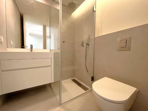 Moradia T3+1 na zona da Vilarinha no Porto