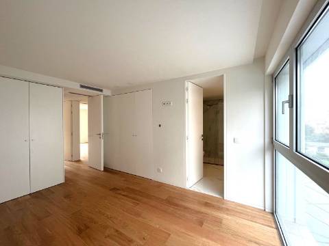 Moradia T3+1 na zona da Vilarinha no Porto