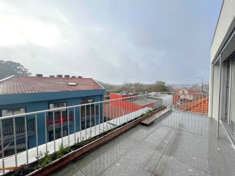 Moradia T3+1 na zona da Vilarinha no Porto