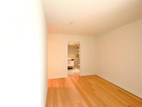 T4 duplex na Foz Velha c terraço