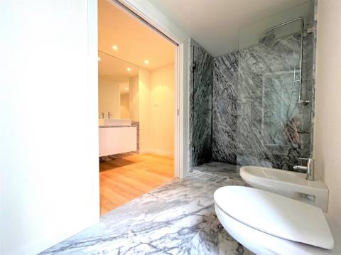 T4 duplex na Foz Velha c terraço