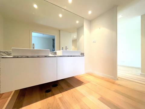 T4 duplex na Foz Velha c terraço