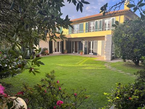 Moradia imponente em Bairro de excelência entre a Boavista e o Campo Alegre