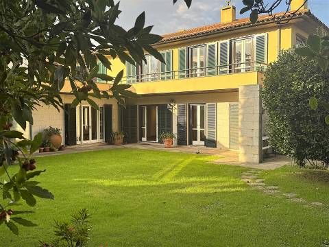 Moradia imponente em Bairro de excelência entre a Boavista e o Campo Alegre