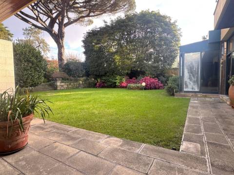 Moradia imponente em Bairro de excelência entre a Boavista e o Campo Alegre