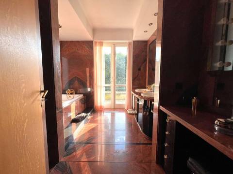 Moradia imponente em Bairro de excelência entre a Boavista e o Campo Alegre