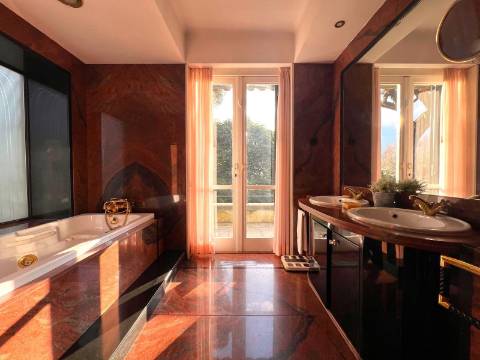 Moradia imponente em Bairro de excelência entre a Boavista e o Campo Alegre