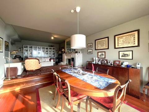 T3+1 em Foz do Douro no ultimo piso.