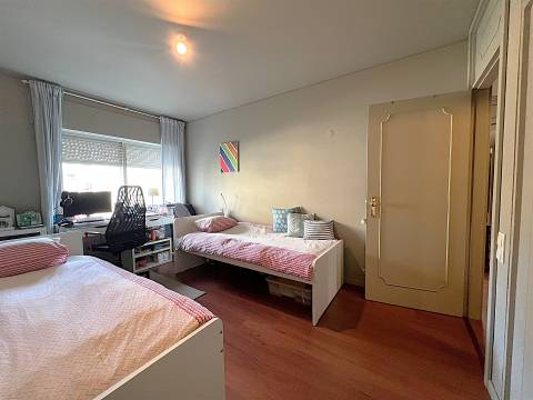 T3+1 em Foz do Douro no ultimo piso.