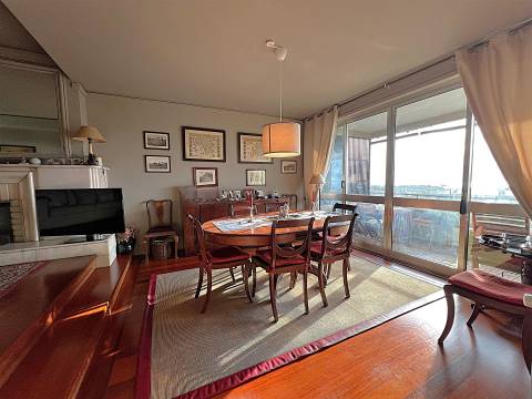 T3+1 em Foz do Douro no ultimo piso.