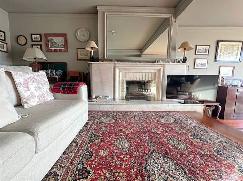 T3+1 em Foz do Douro no ultimo piso.