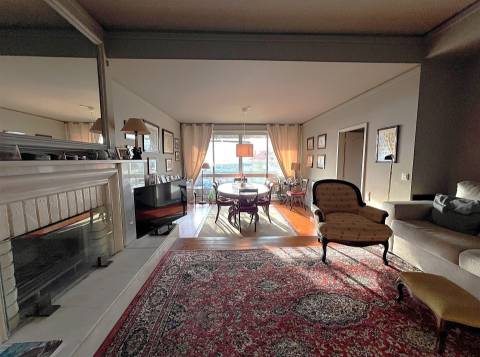 T3+1 em Foz do Douro no ultimo piso.