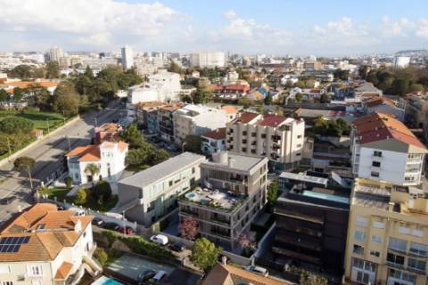 T2 c/ jardim à Marechal Gomes da Costa