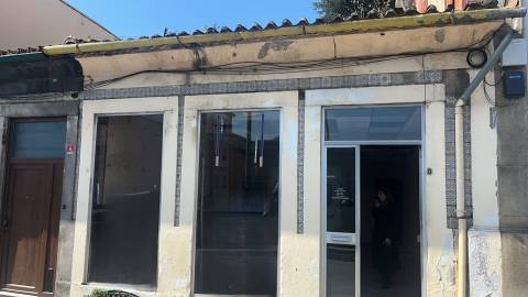 Prédio com projeto aprovado para 4 lofts