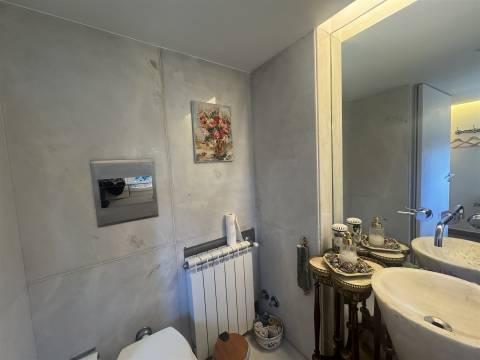 Moradia T6 c/ T1 no jardim à Boavista no Bairro Hollywood