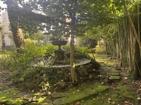 Moradia T6 c/ T1 no jardim à Boavista no Bairro Hollywood