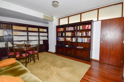 Escritório T7 c/ garagem no centro do Porto