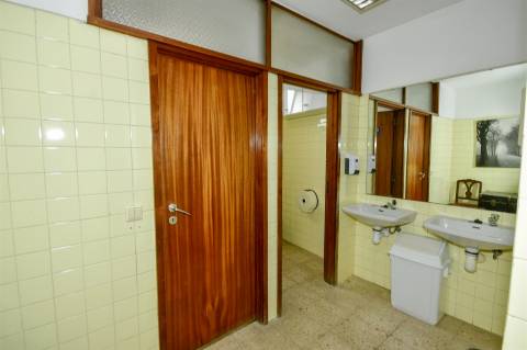 Escritório T7 c/ garagem no centro do Porto